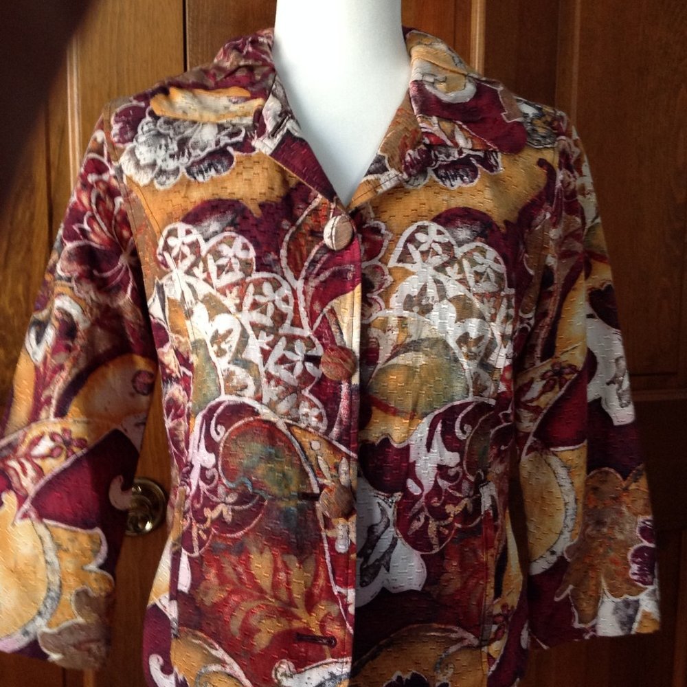 Chico Fully Lined 3/4 Length Sleeve Button front Jacket with hip pockets, size 0